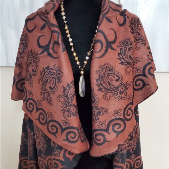 Reversible shawl black and brown. Beautiful cape! - Picture 5 of 5
